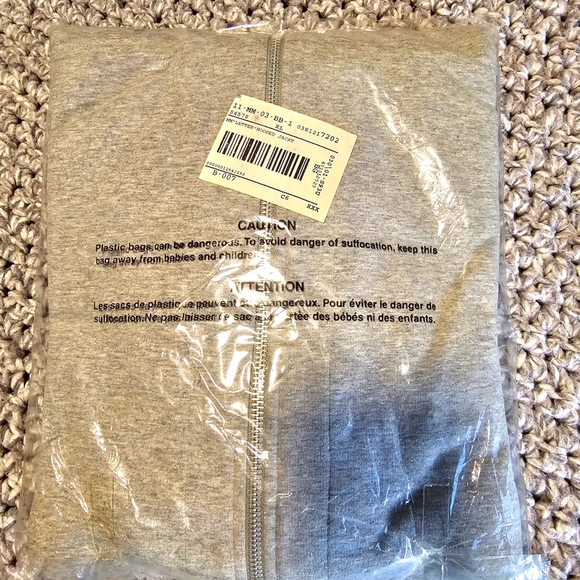 Mickey Mouse Hooded Sweatshirt 💥NWT💥 - Picture 2 of 2